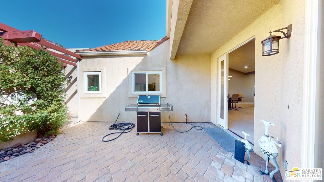 2866 La Cadena Ct