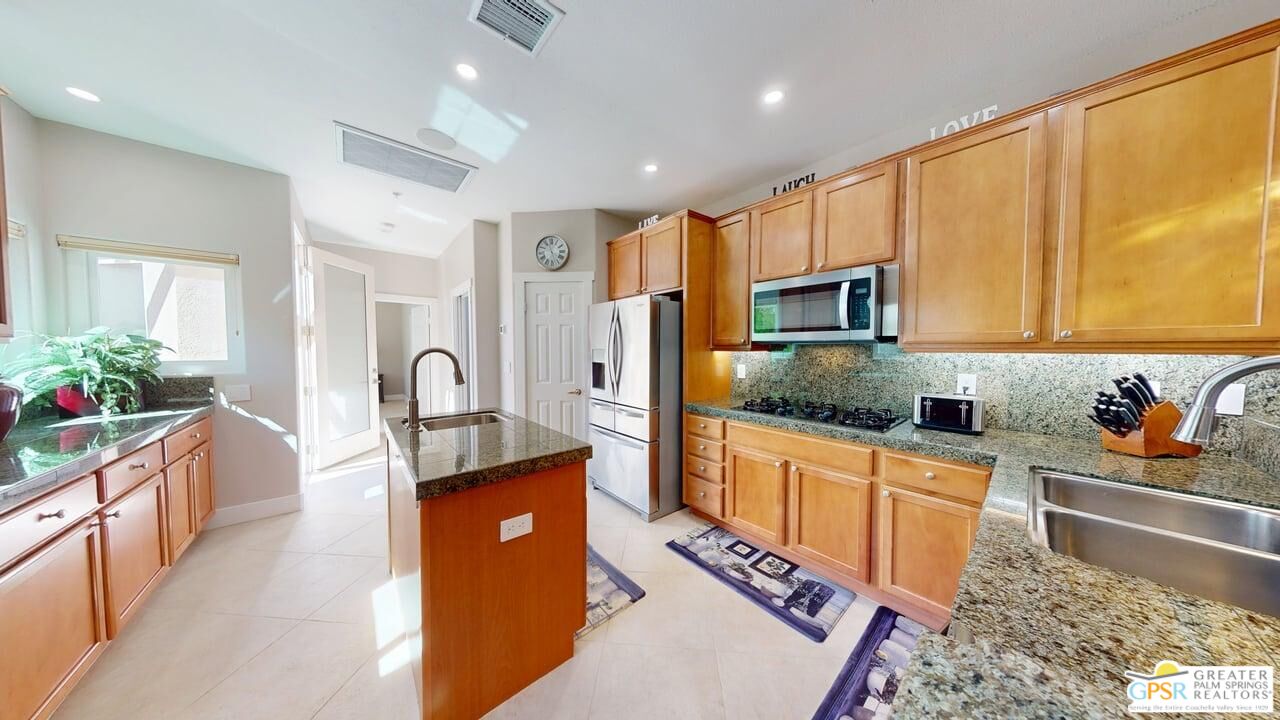 2866 La Cadena Ct