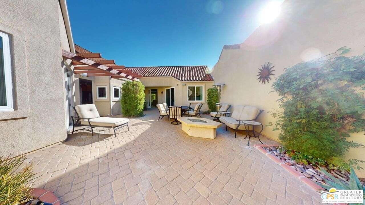 2866 La Cadena Ct