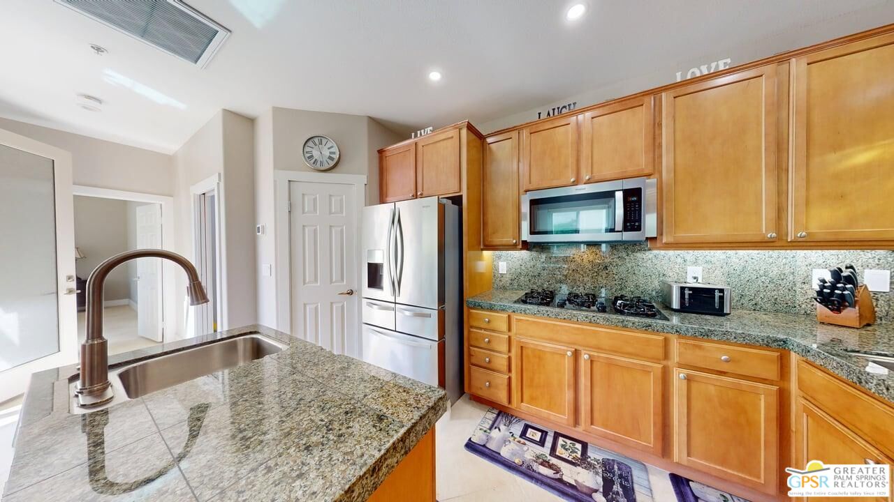 2866 La Cadena Ct