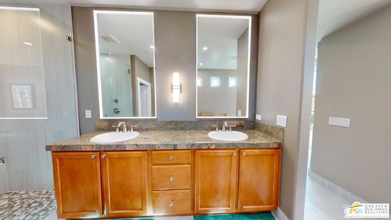 2866 La Cadena Ct