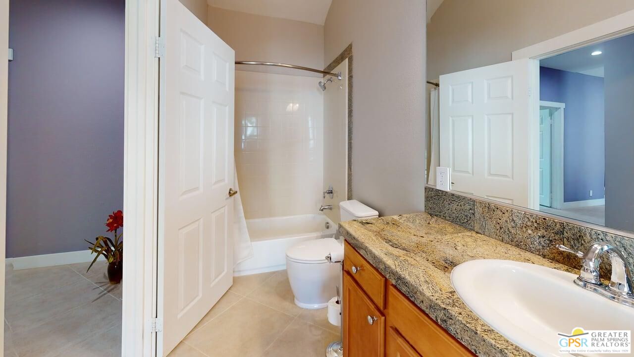 2866 La Cadena Ct