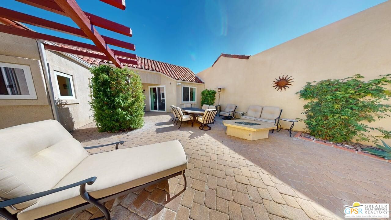 2866 La Cadena Ct