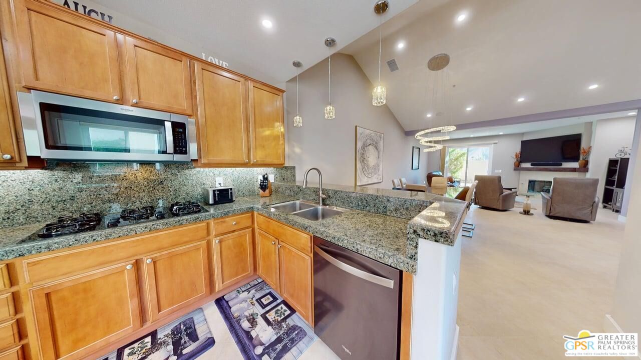 2866 La Cadena Ct