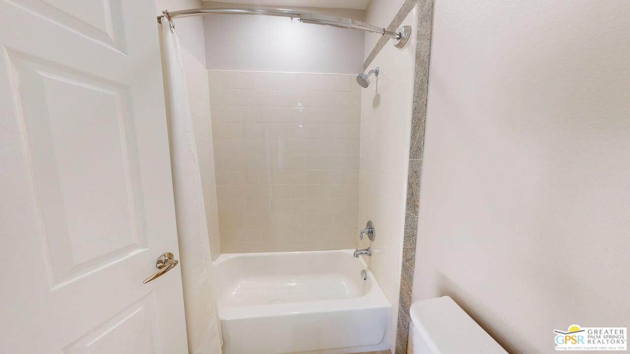2866 La Cadena Ct