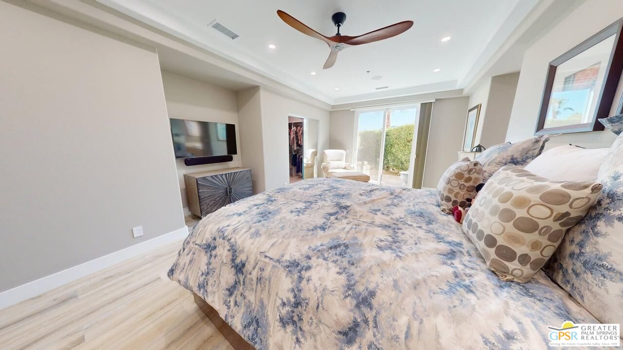 2866 La Cadena Ct