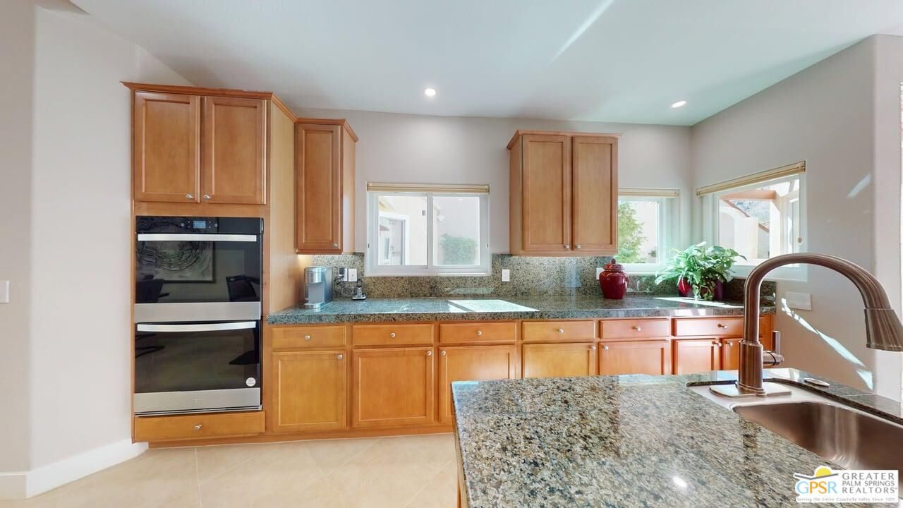 2866 La Cadena Ct