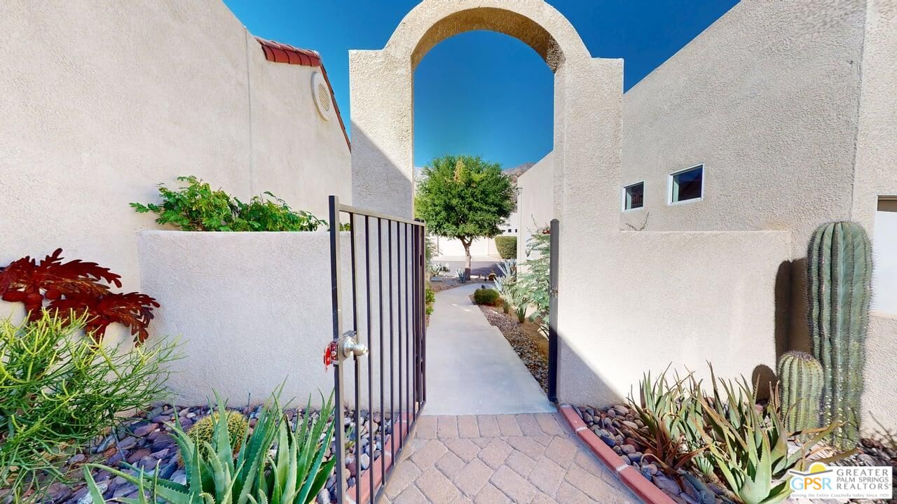 2866 La Cadena Ct