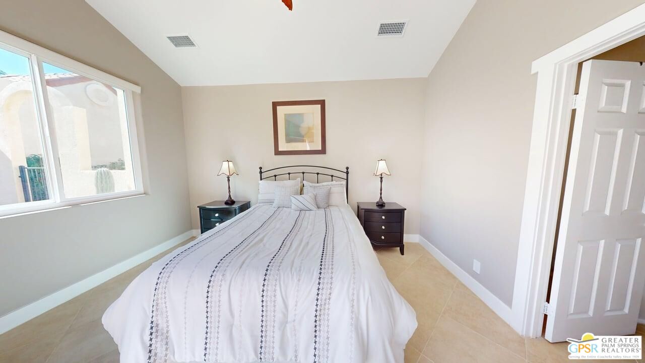 2866 La Cadena Ct