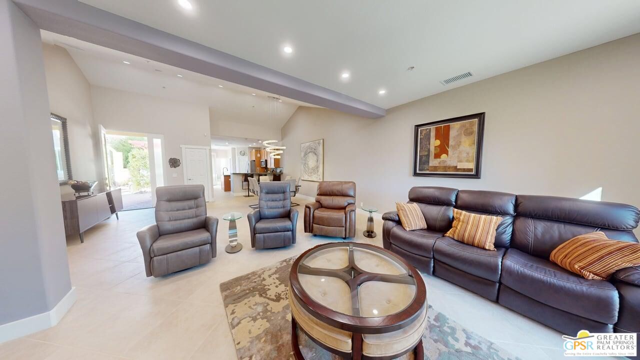 2866 La Cadena Ct