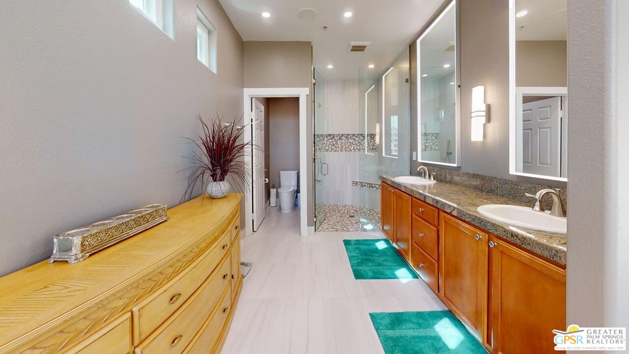 2866 La Cadena Ct