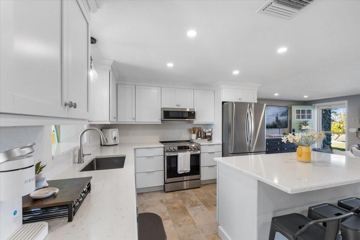 4016 FLAMINGO BLVD