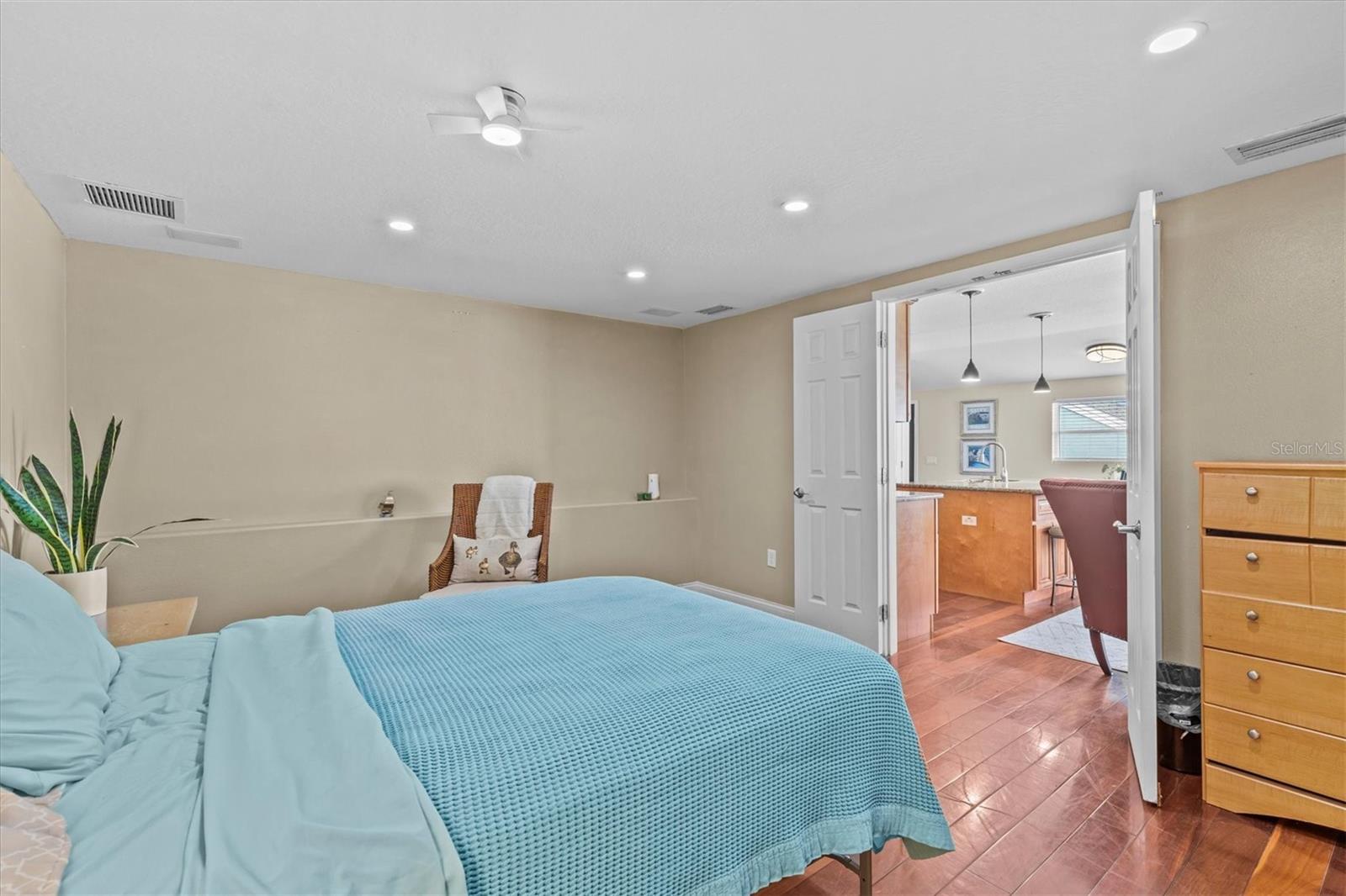 3337 MANGROVE DR