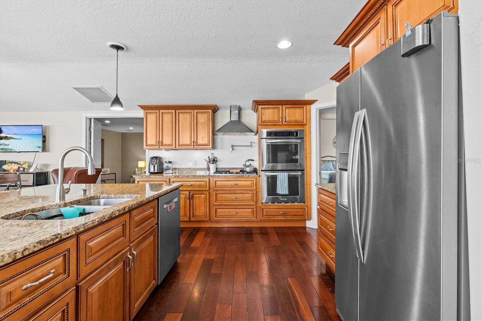 3337 MANGROVE DR