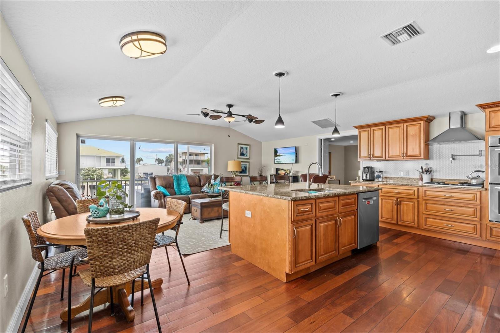 3337 MANGROVE DR