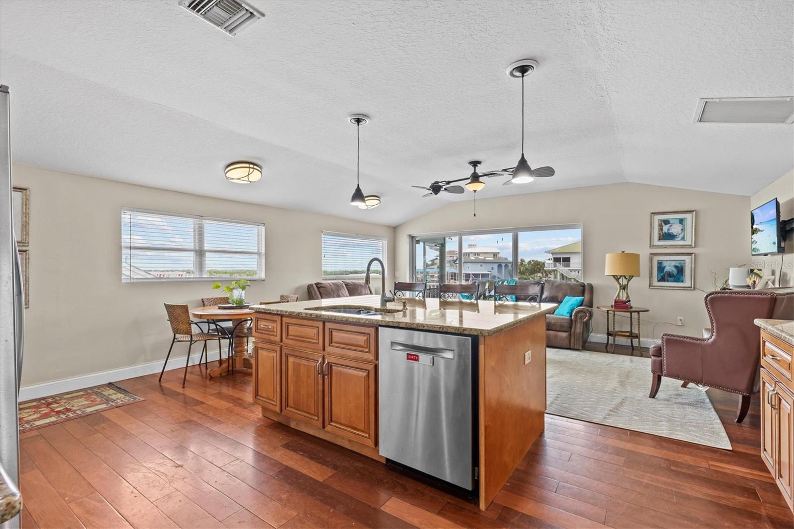 3337 MANGROVE DR