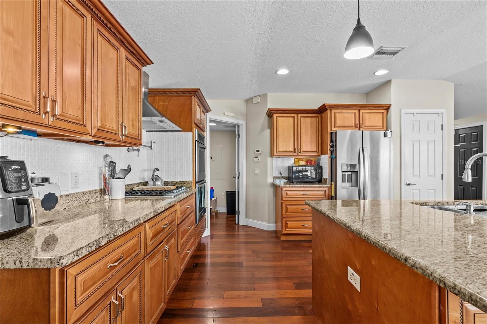 3337 MANGROVE DR