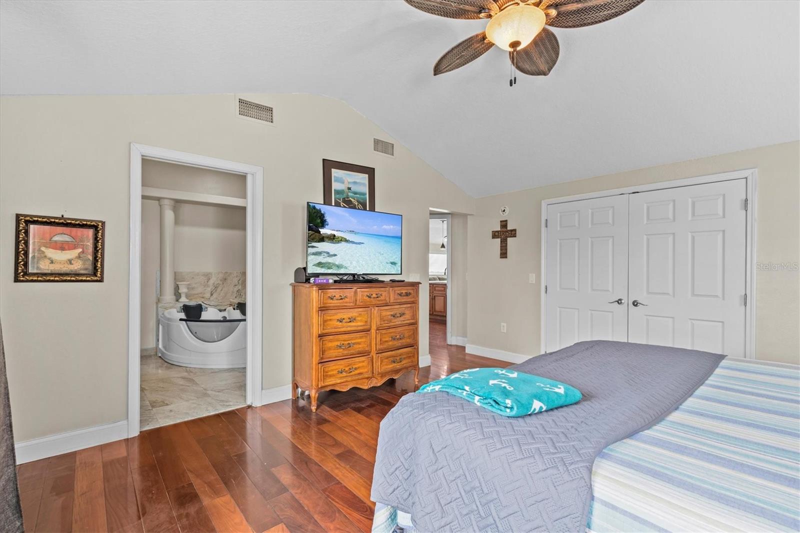 3337 MANGROVE DR