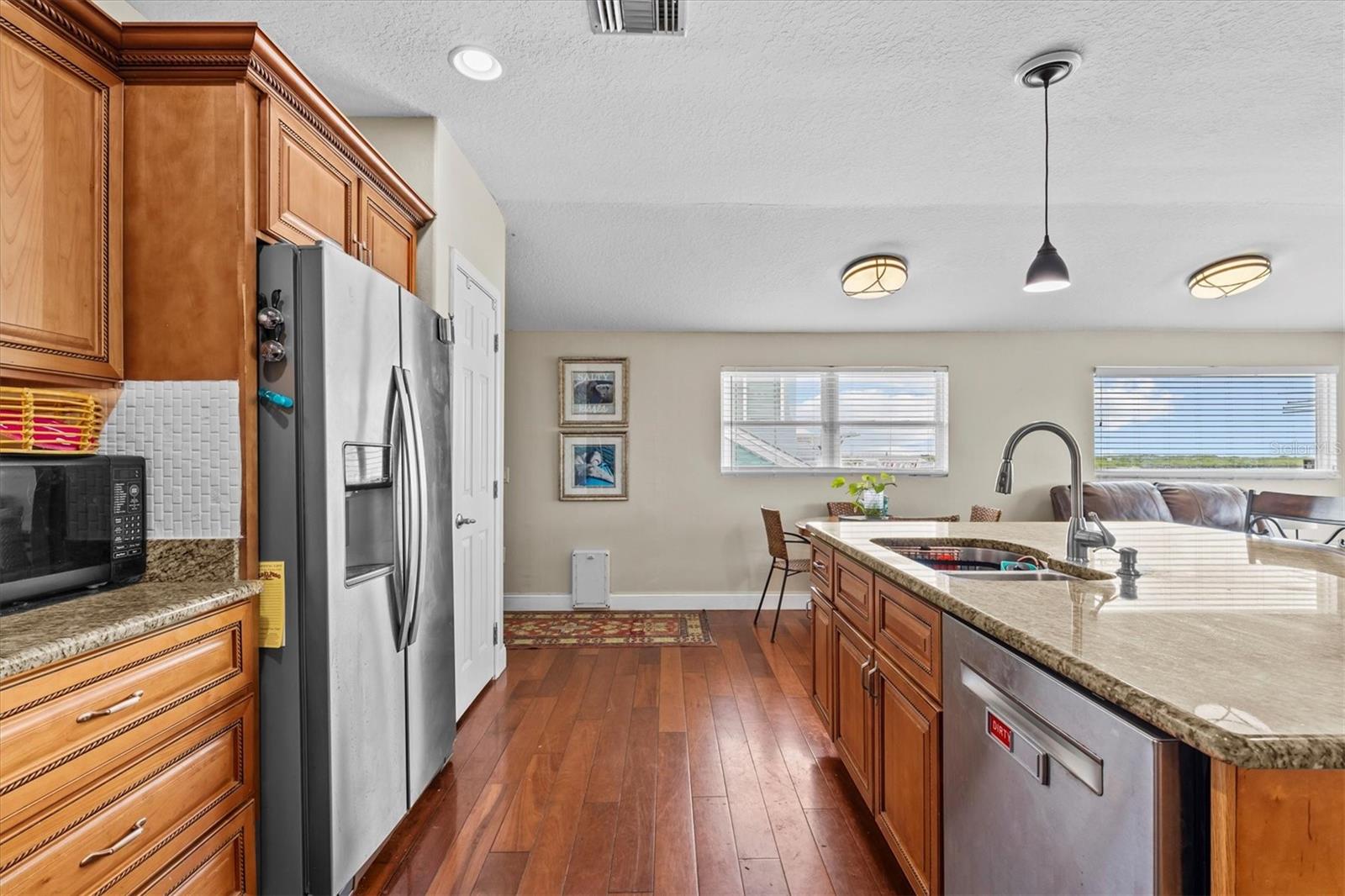 3337 MANGROVE DR