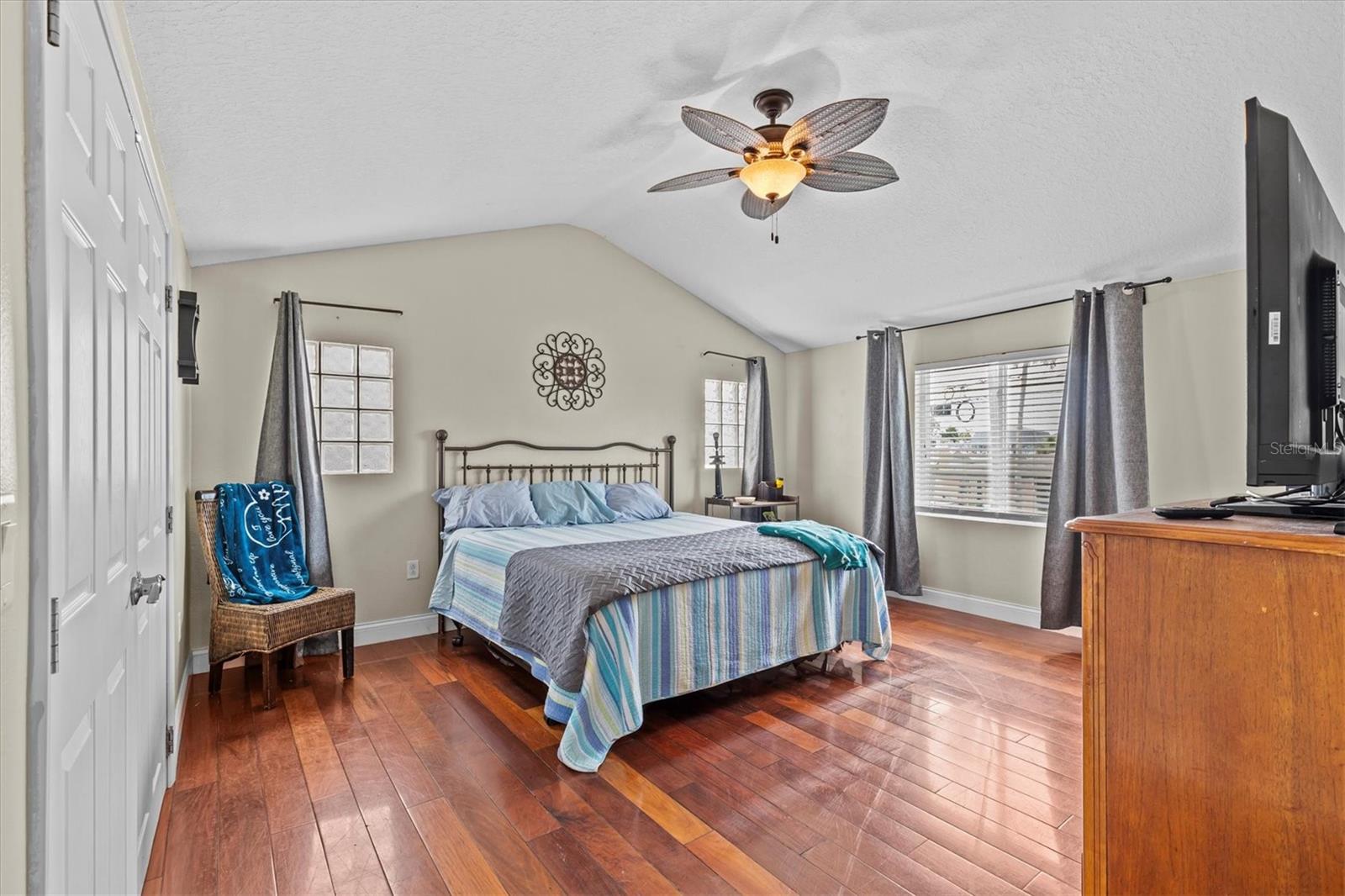 3337 MANGROVE DR
