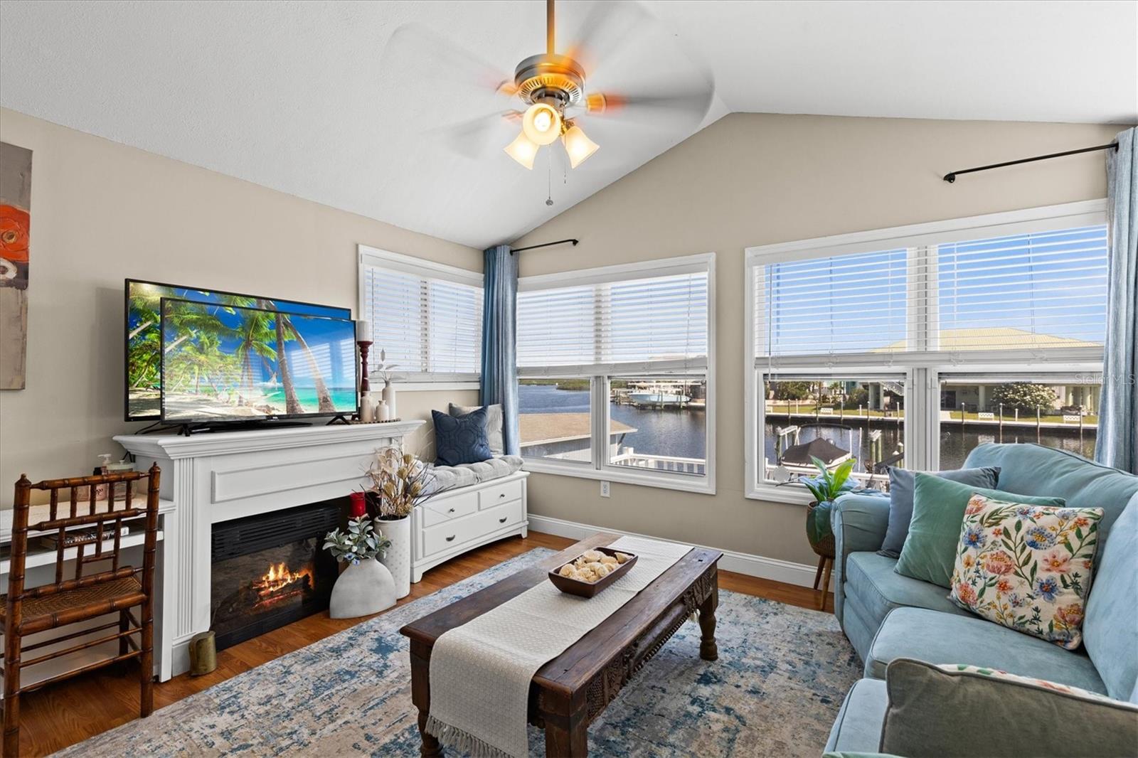3337 MANGROVE DR