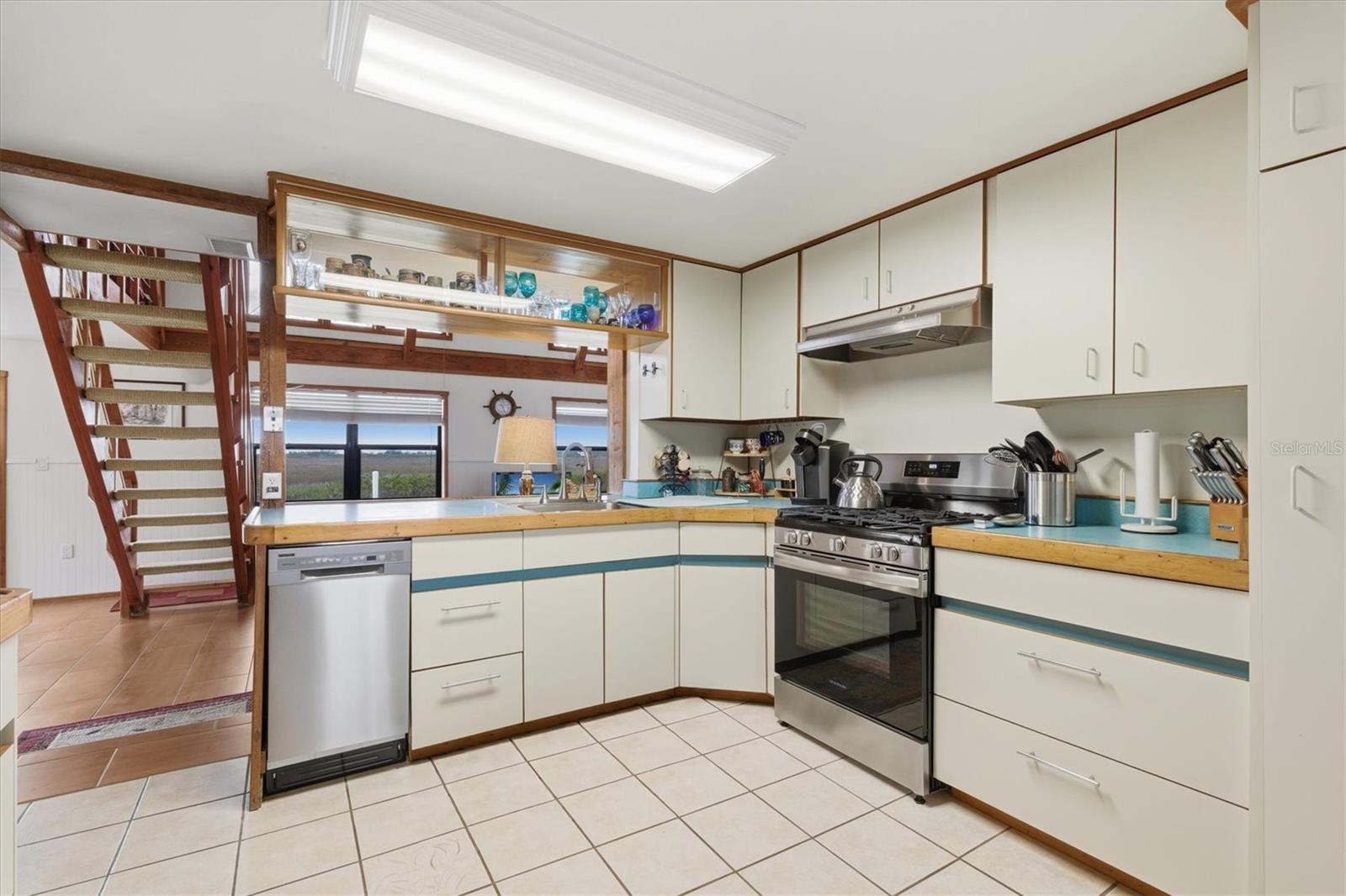 2487 SUNSET VISTA DR