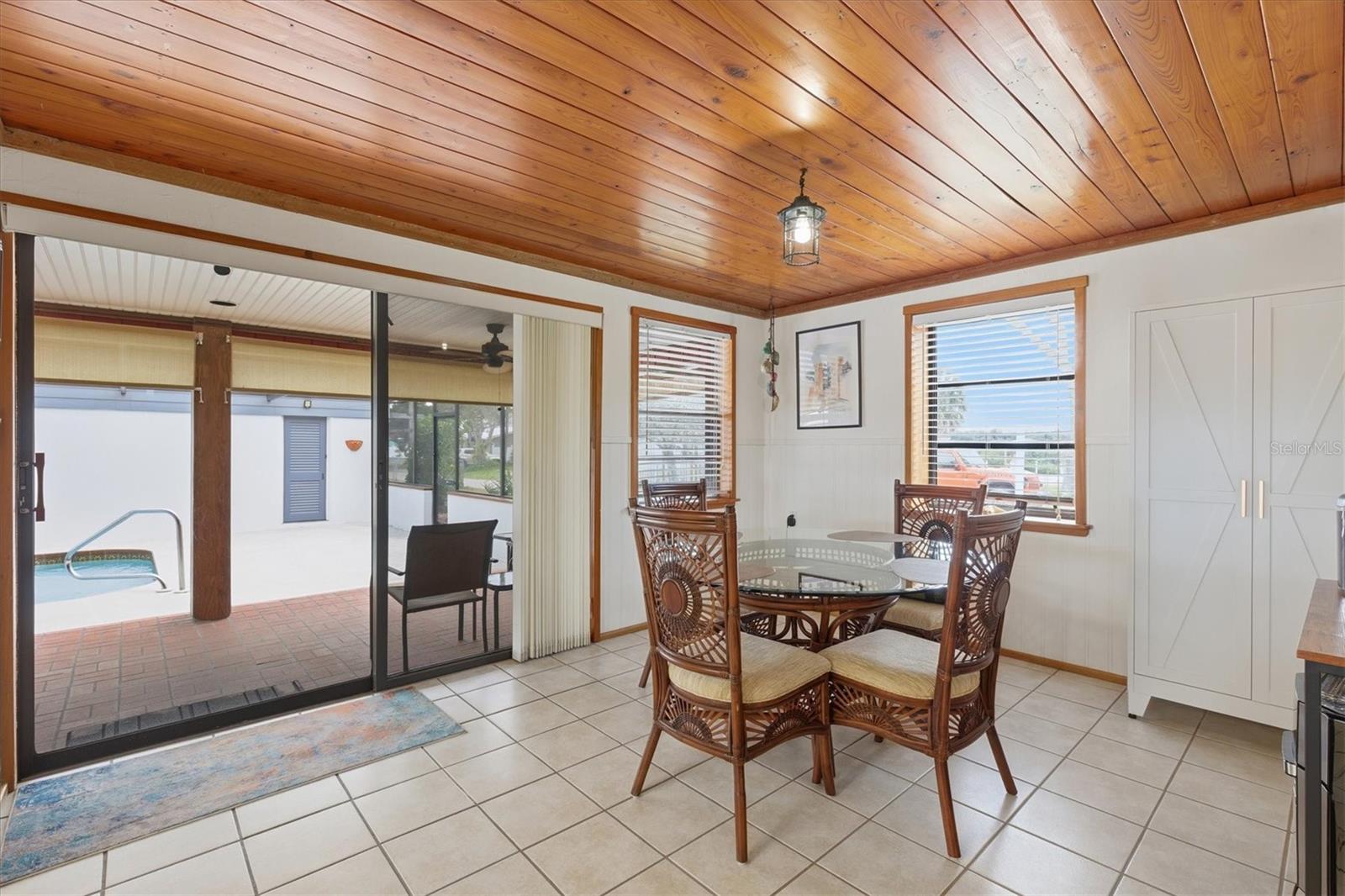 2487 SUNSET VISTA DR