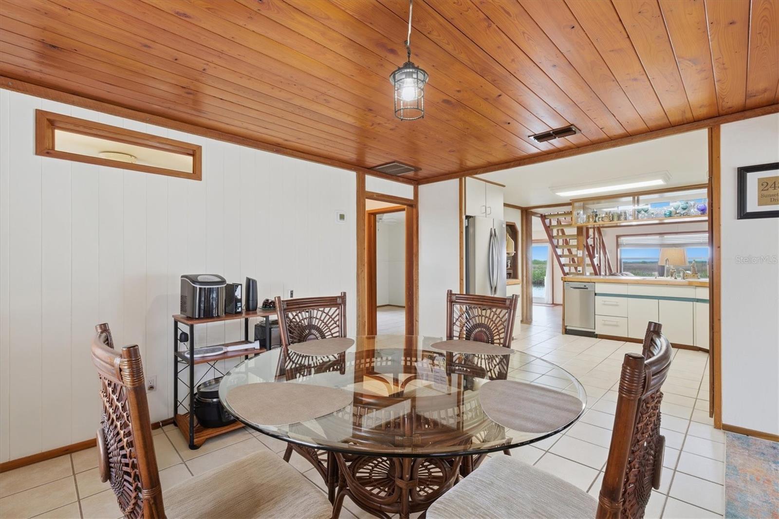 2487 SUNSET VISTA DR