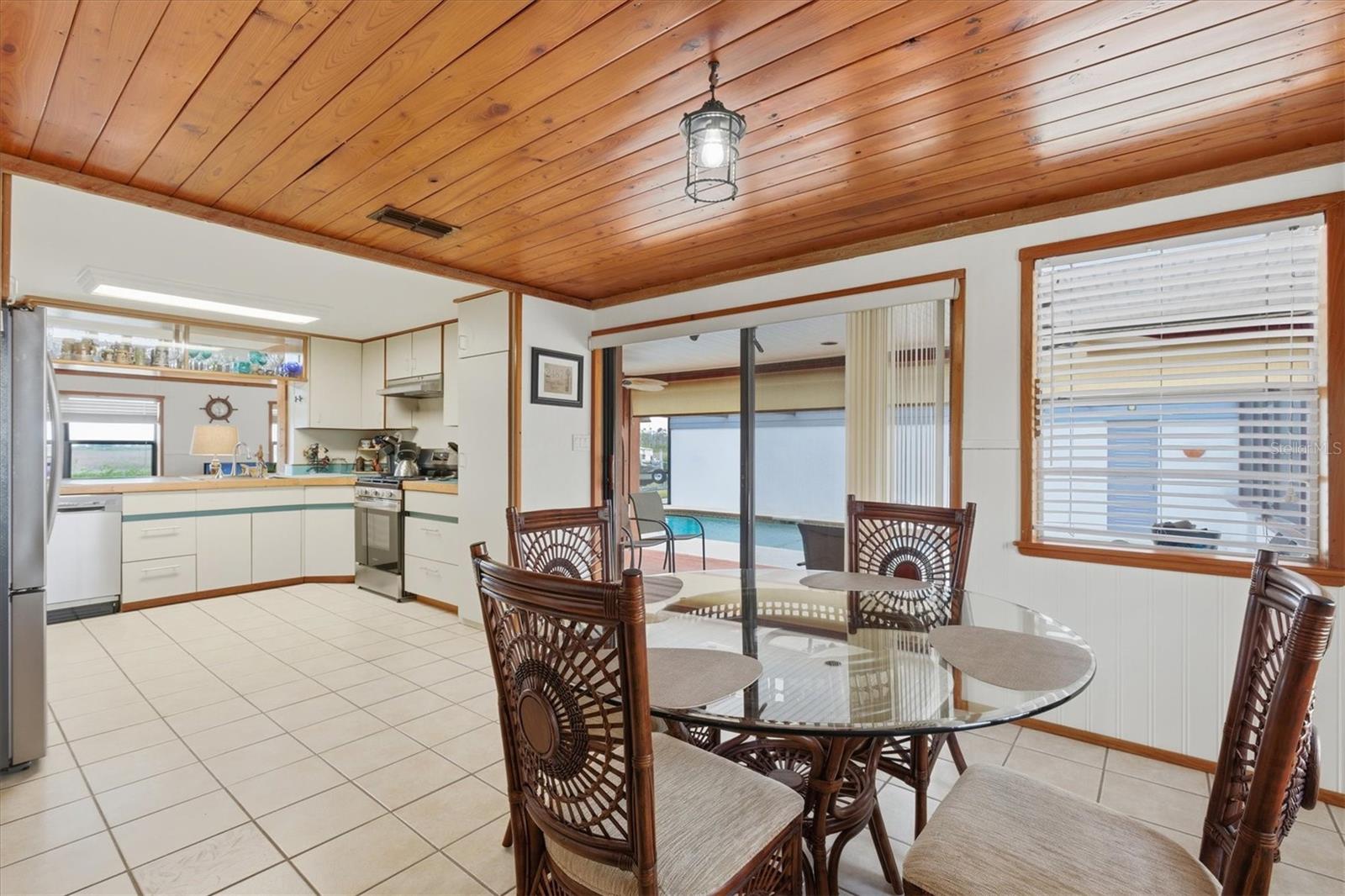 2487 SUNSET VISTA DR