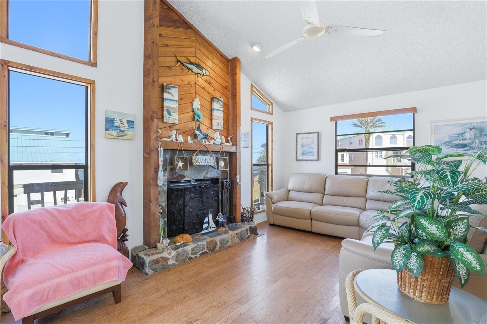 6420 DRIFTWOOD DR