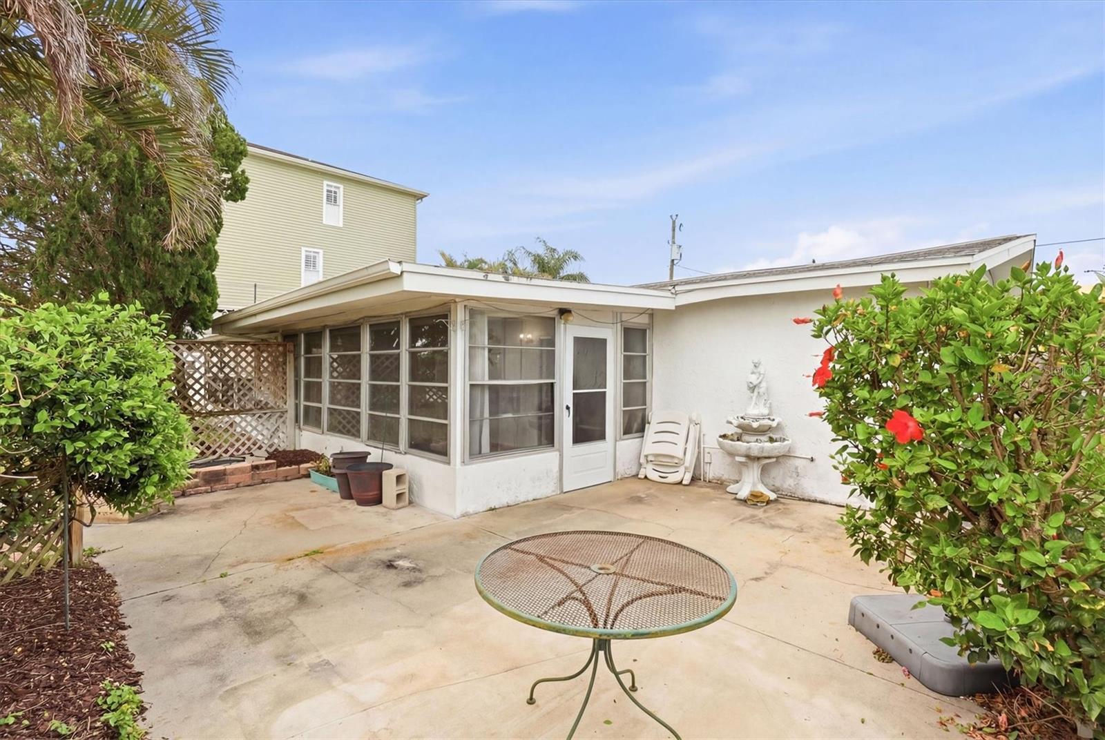 13538 LESLIE DR