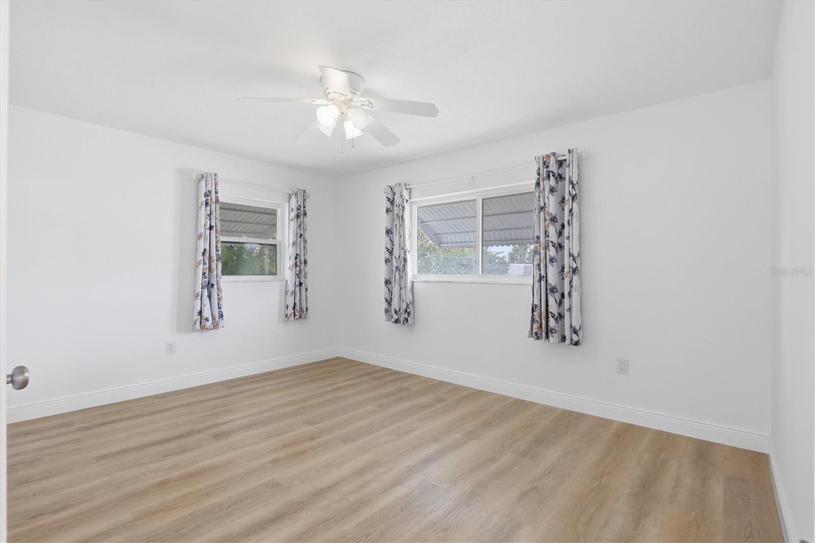 13538 LESLIE DR
