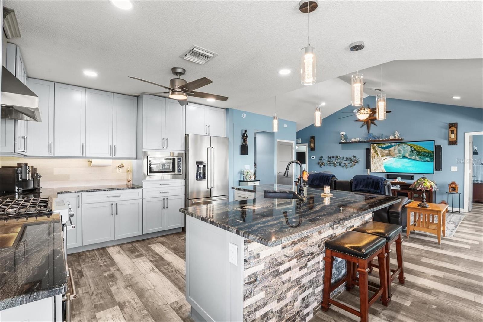 3351 POINSETTIA DR