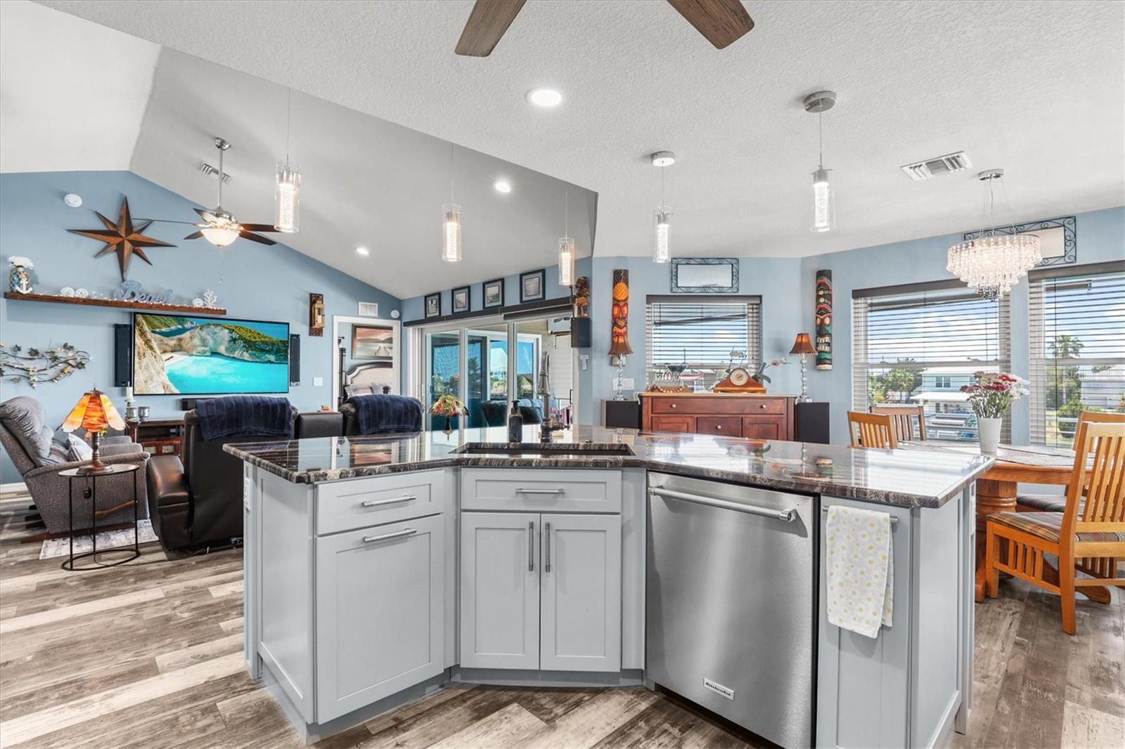 3351 POINSETTIA DR