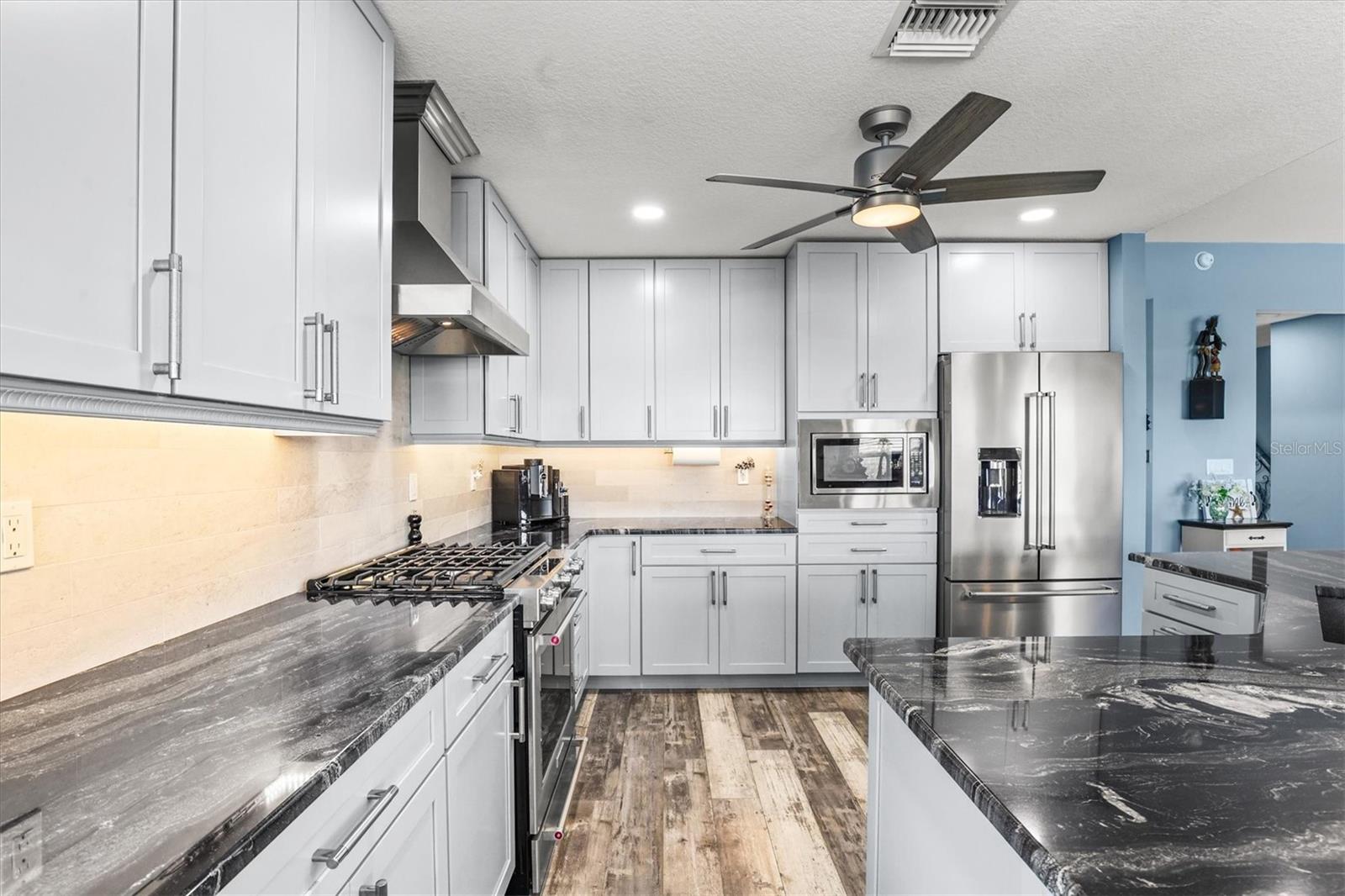 3351 POINSETTIA DR