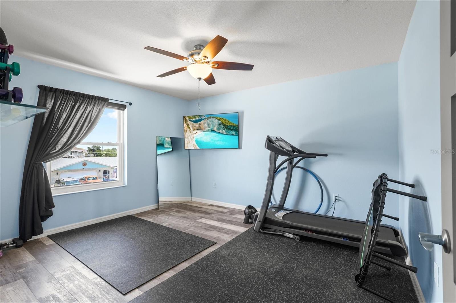 3351 POINSETTIA DR
