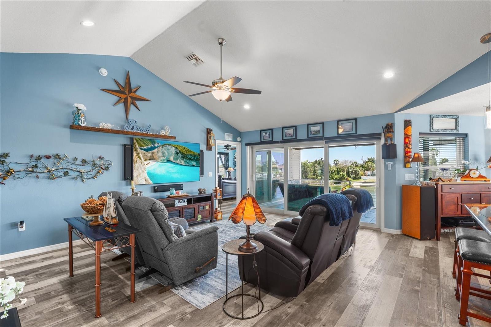 3351 POINSETTIA DR