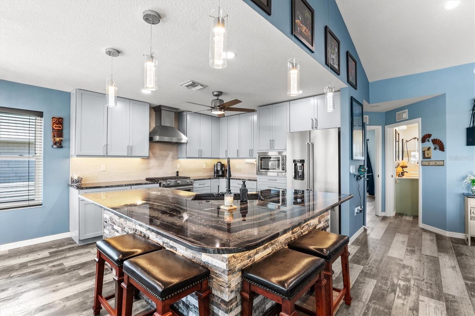 3351 POINSETTIA DR