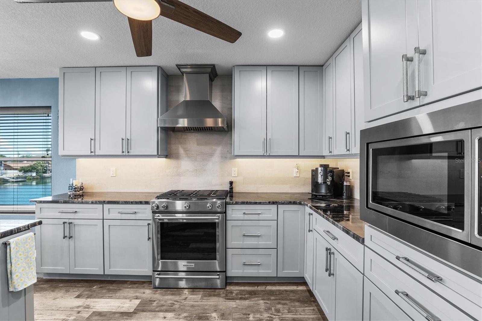3351 POINSETTIA DR