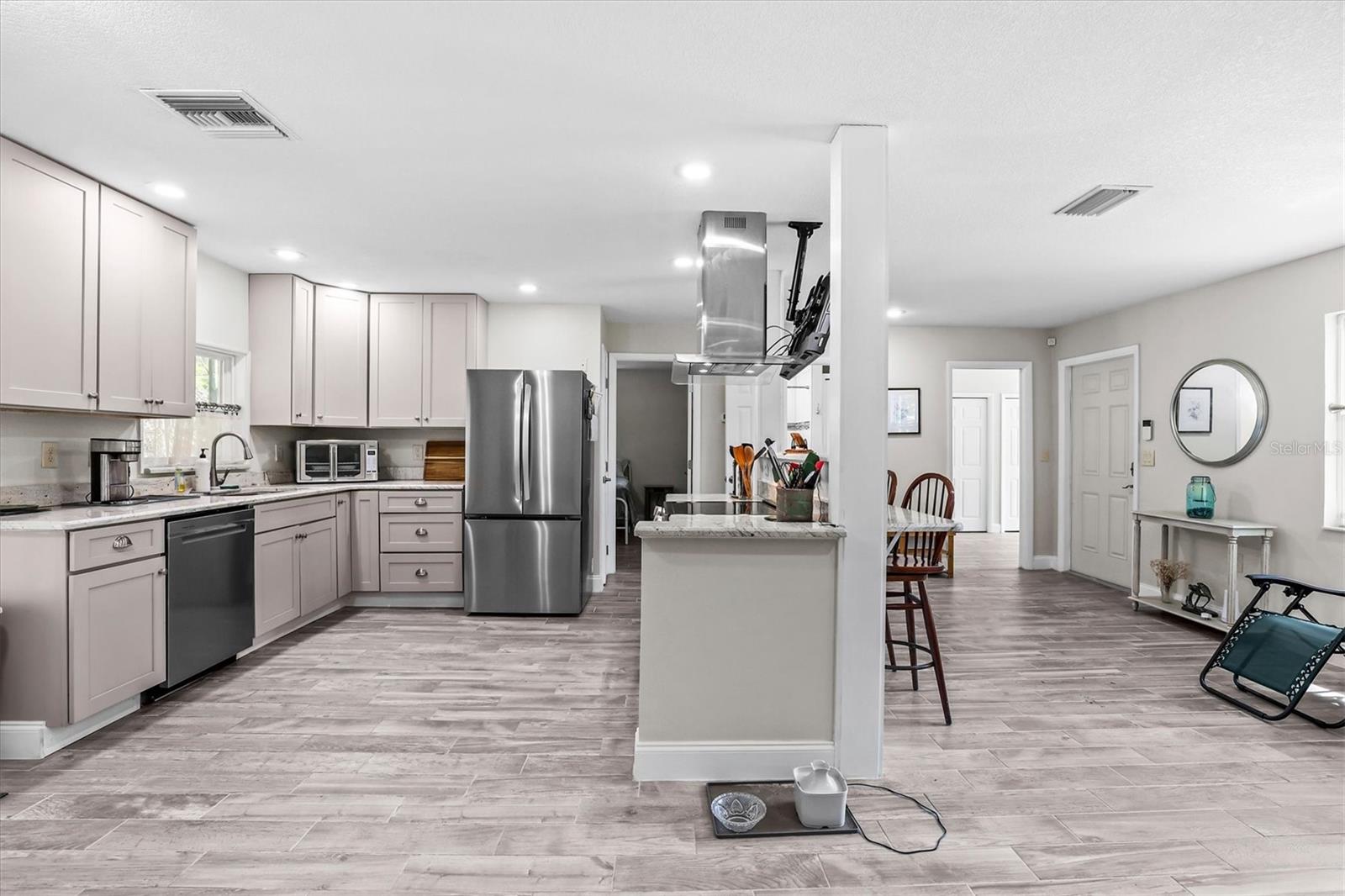6244 COLONY CIR
