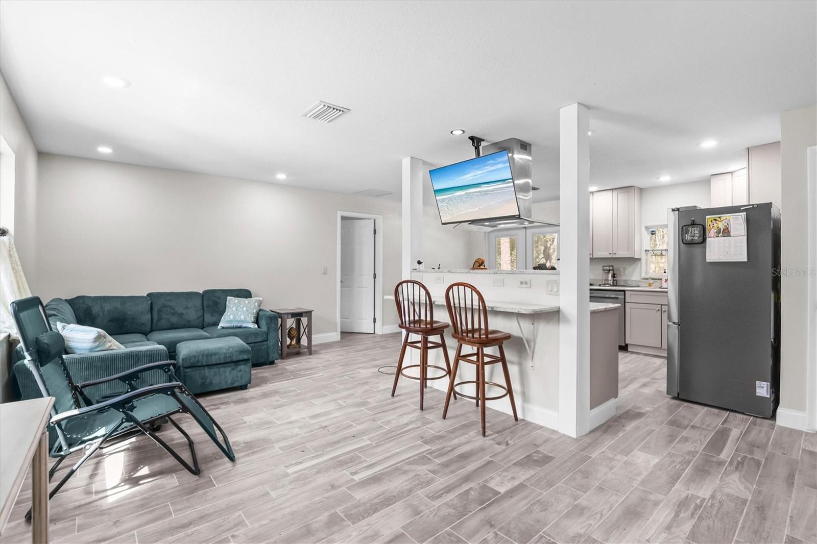 6244 COLONY CIR