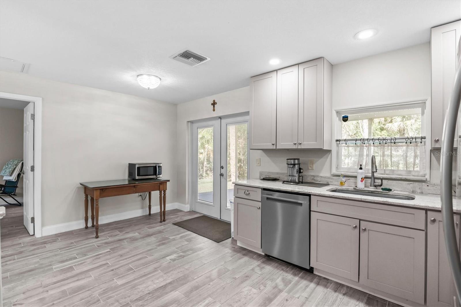 6244 COLONY CIR