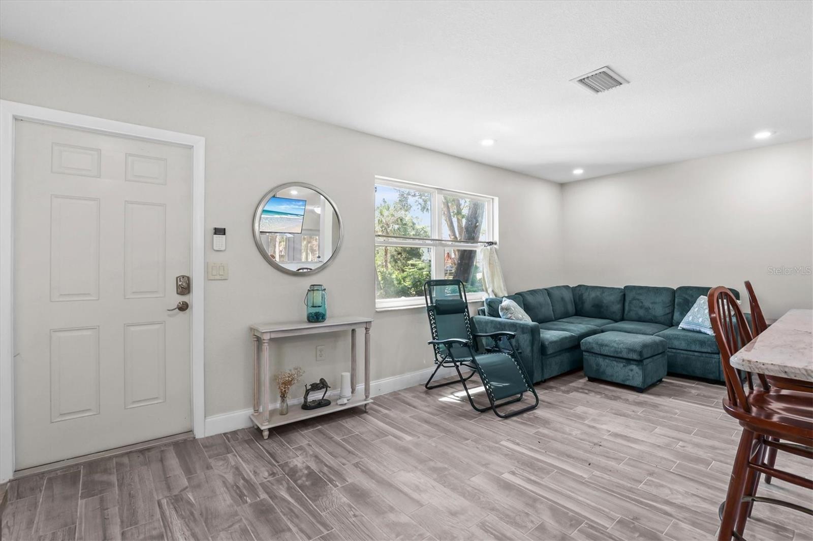 6244 COLONY CIR
