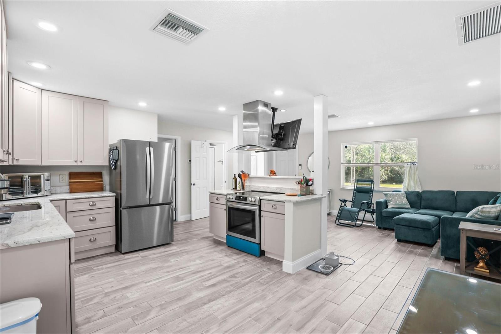 6244 COLONY CIR