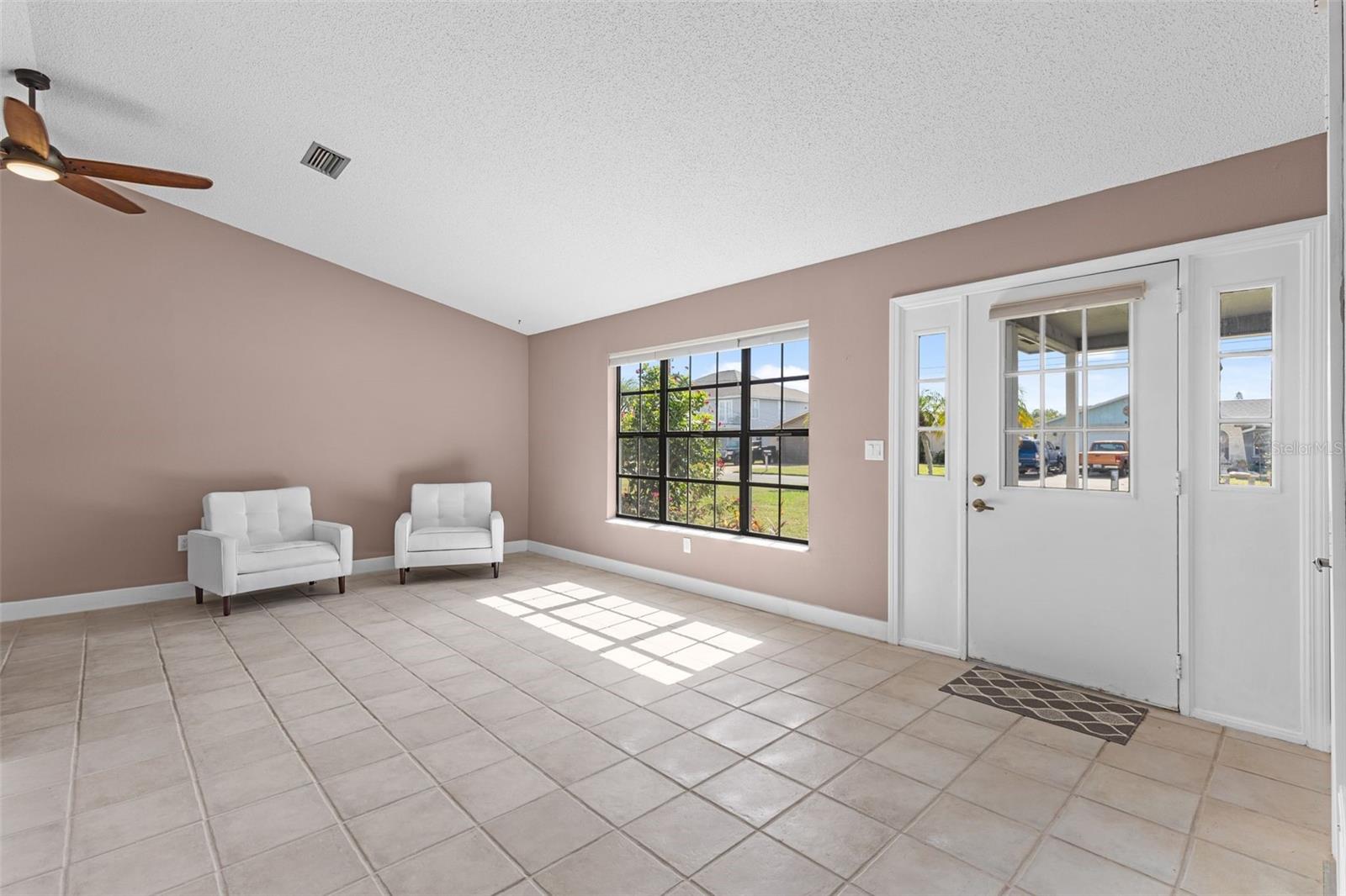3345 POINSETTIA DR