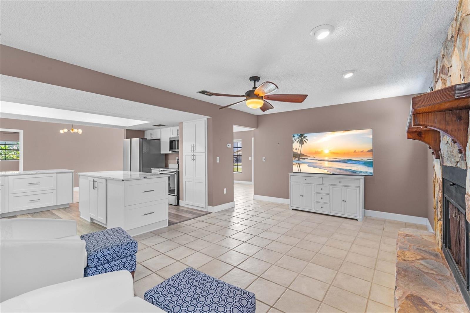 3345 POINSETTIA DR
