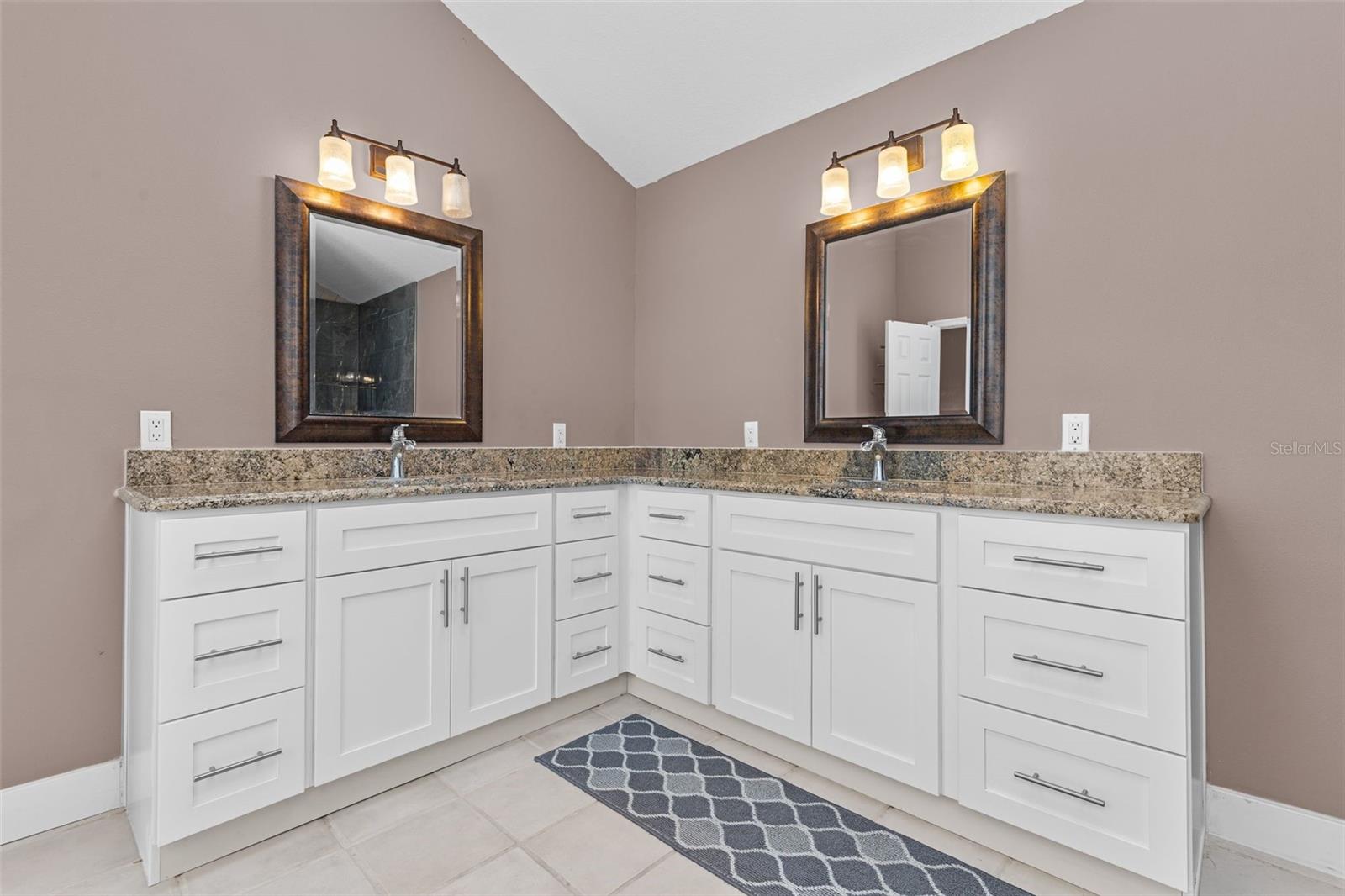 3345 POINSETTIA DR