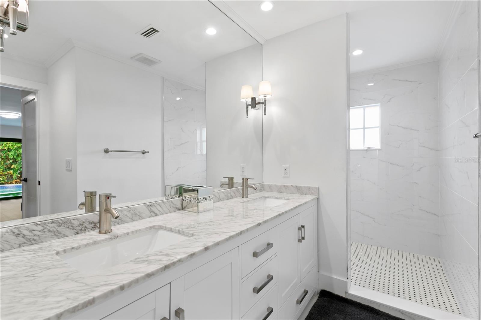 4308 W BEACH PARK DR
