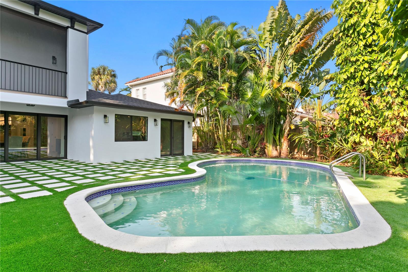 4308 W BEACH PARK DR
