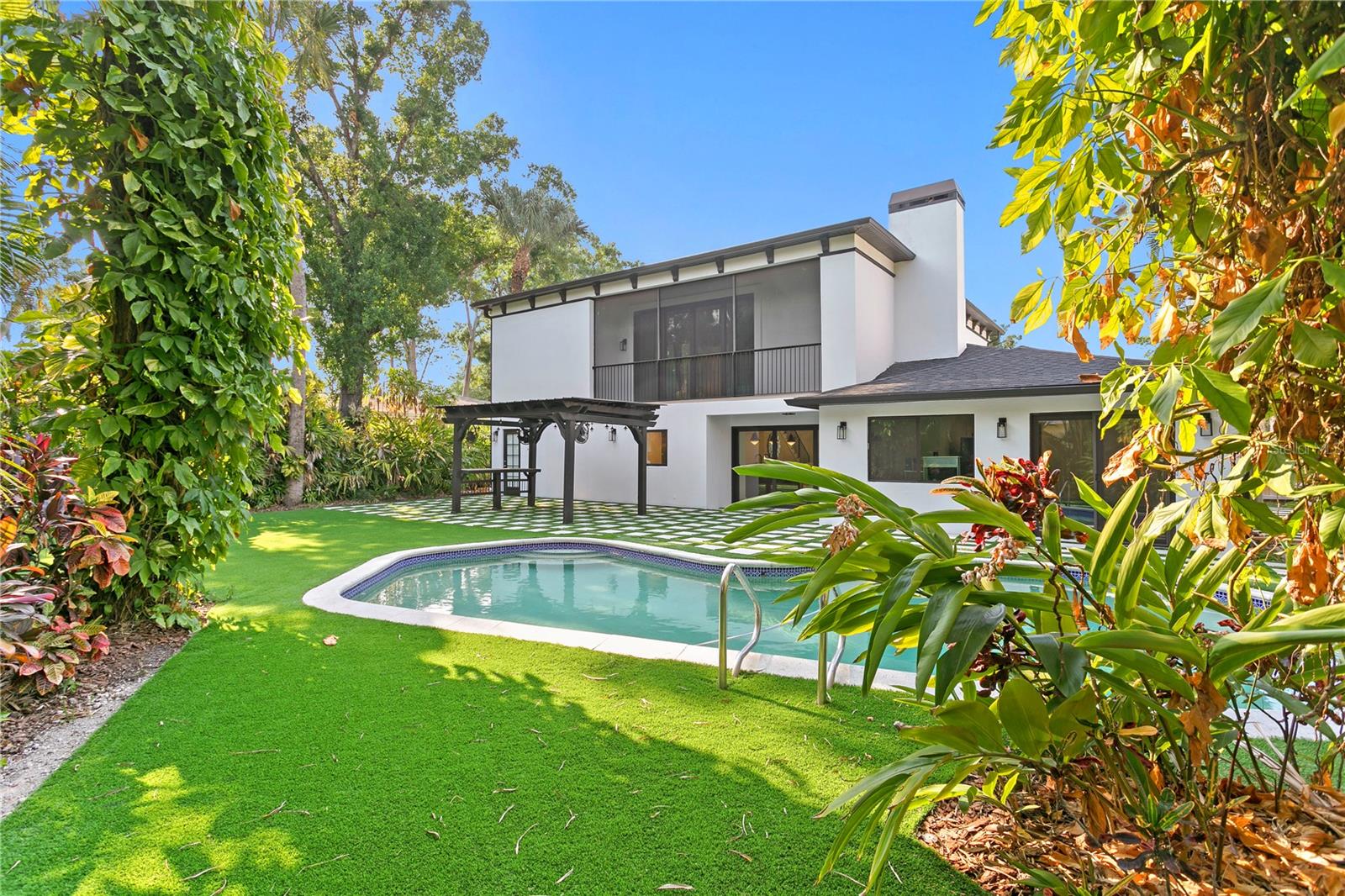 4308 W BEACH PARK DR